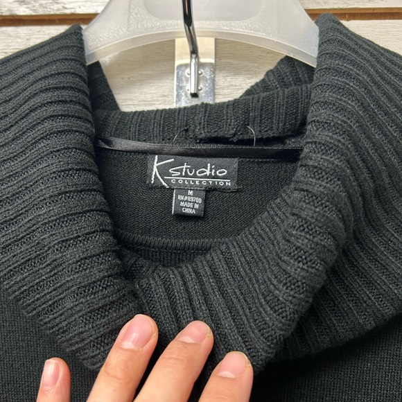 Elegant Black and Red Cowl Neck Dress - Picture 2 of 9